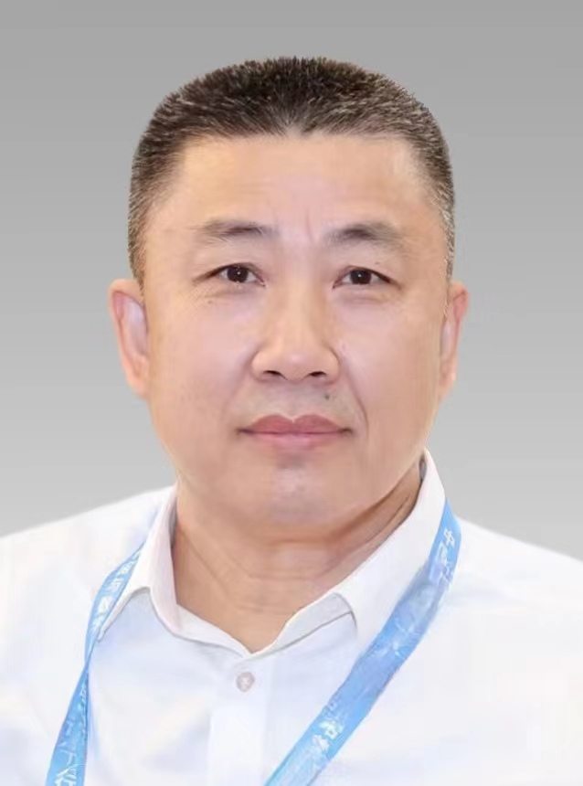 刘 军